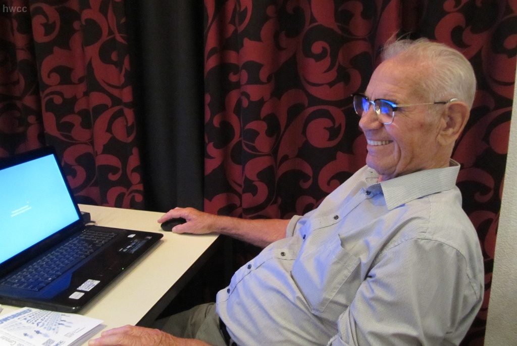 39 Teun (89) en de PC zijn onafscheidelijk.